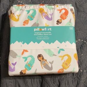 Pillowfort bed full sheets